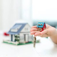 real-estate-agent-with-house-model-keys